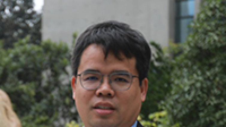 <div class="col-md-7" style="padding:0 20px 0 0;"> 								<h3>王強</h3> 								<p>中國核工業華興建設有限公司<br /><br /></p> 							</div><p class="description">我是來自中核華興國際事業部的王強，2017年我有幸參加了第一屆財稅知識競賽并獲得優秀獎，那屆比賽，我收獲的有汗水，有眼淚</p>