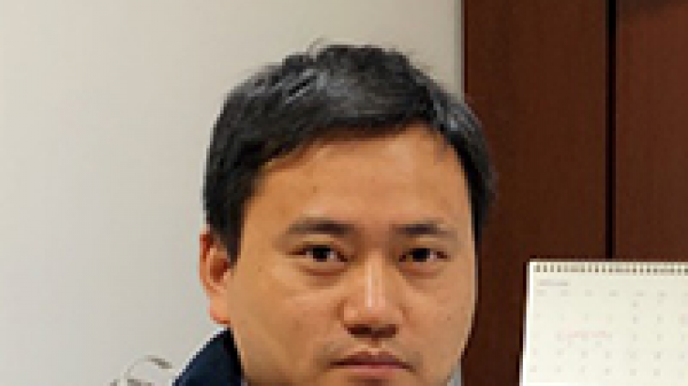 <div class="col-md-7" style="padding:0 20px 0 0;"> 								<h3>鄭火炎</h3> 								<p>中國核工業華興建設有限公司<br /><br /></p> 							</div><p class="description">干中學，學中干，財務人員的職業道路不斷伴隨著準則更新、政策法規調整和制度變化，需要時刻保持學習的狀態和動力，</p>